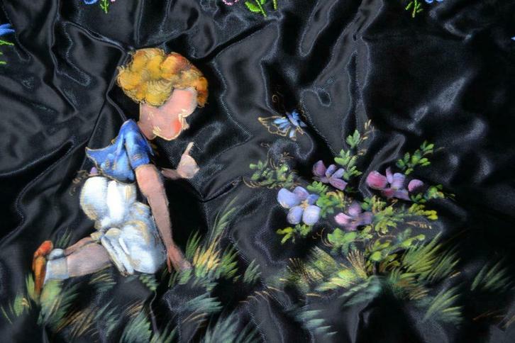 Zwarte rechthoekige stof, beschilderd en sierlijk geborduurd, Antiek en Kunst, Kunst | Schilderijen | Klassiek, Ophalen of Verzenden