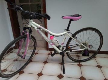 Mountainbike voor vrouw beschikbaar voor biedingen