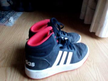 Basquettes Tennis Adidas Hoops mid noir rouge 36