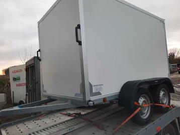 Gesloten aanhangwagen van 3m x 1.50m x 1.50m - dubbelas beschikbaar voor biedingen