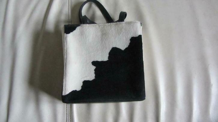 2 Sacs carrés - 1 noir+et 1 aspect peau de vache- neufs, Bijoux, Sacs & Beauté, Sacs | Sacs Femme, Neuf, Autres types, Enlèvement ou Envoi