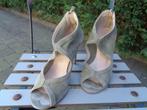 Open Pumps Nubuck Kaki 39 'Les Autres' Italy, Kleding | Dames, Schoenen, Pumps, Ophalen of Verzenden, Zo goed als nieuw, Groen
