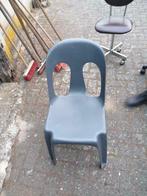 3 Grijze, 1 witte en 2 zwarte tuinstoelen, Tuin en Terras, Tuinsets en Loungesets, Ophalen, Gebruikt, Kunststof