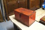 Oude rode ijzeren kist 52 x 29 H 30cm, Minder dan 50 cm, Minder dan 50 cm, Gebruikt, Ophalen of Verzenden