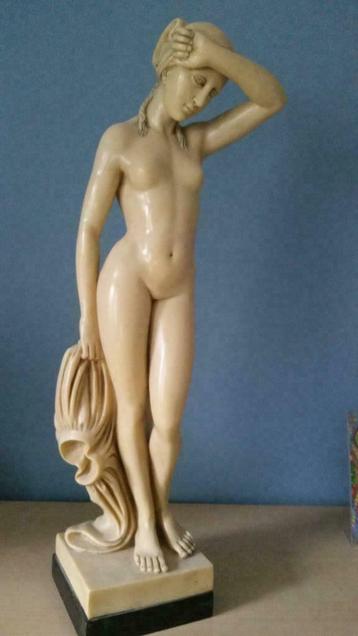 STATUE APHRODITE SIGNEE A. SANTINI beschikbaar voor biedingen