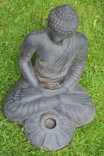 Boeddha in lotusmeditatie met kandelaar, Tuin en Terras, Tuinbeelden, Ophalen, Nieuw, Overige materialen, Boeddhabeeld