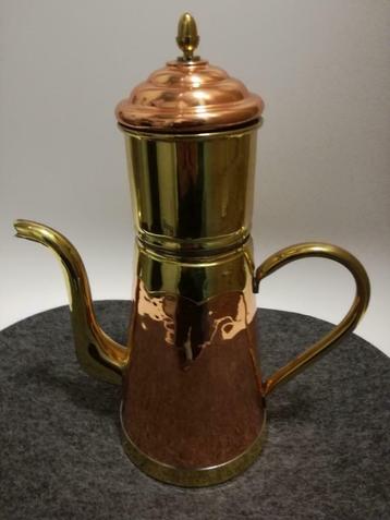 Koperen koffiepot beschikbaar voor biedingen