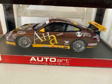 PORSCHE 911 996 GT3R 2004 A-HA #1 745/2000 AUTOART AA80489