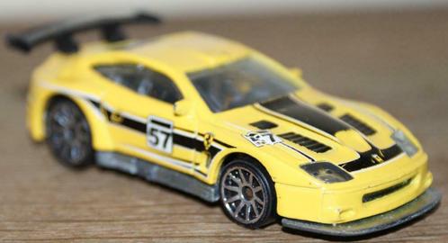 MATTEL Hot Wheels 2011 - FERRARI 575 GTC geel & zwart, Hobby en Vrije tijd, Modelauto's | Overige schalen, Zo goed als nieuw, Auto