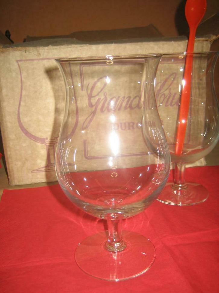 Set van 6 glazen,tulpmodel, wijn , coctails ....sterk glas, Antiek en Kunst, Curiosa en Brocante, Ophalen