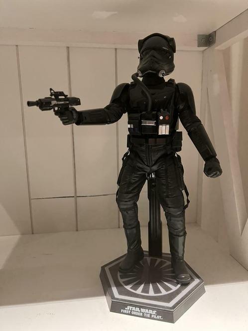 Hot Toy First Order Tie pilot, Collections, Star Wars, Neuf, Figurine, Enlèvement ou Envoi