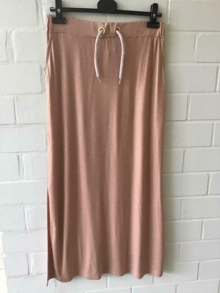 Jupe longue SVNTY conçue à Anvers, Vêtements | Femmes, Jupes, Comme neuf, Taille 38/40 (M), Rose, Sous le genou, Enlèvement ou Envoi