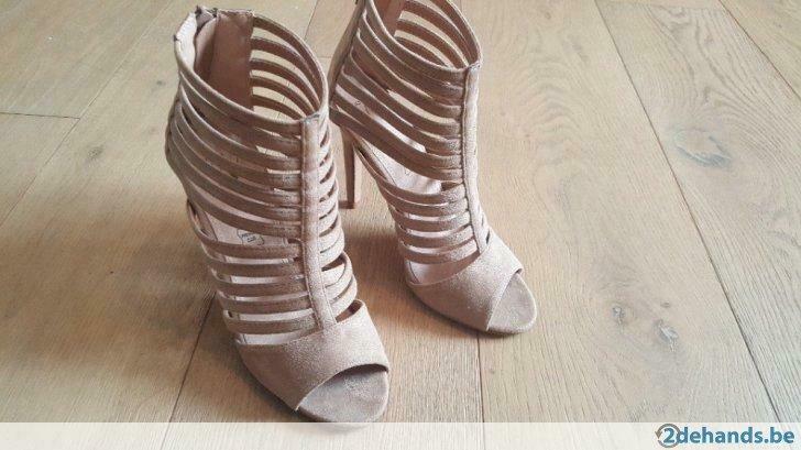 nieuwe hakken schoentjes in daim, Nieuw, Pumps