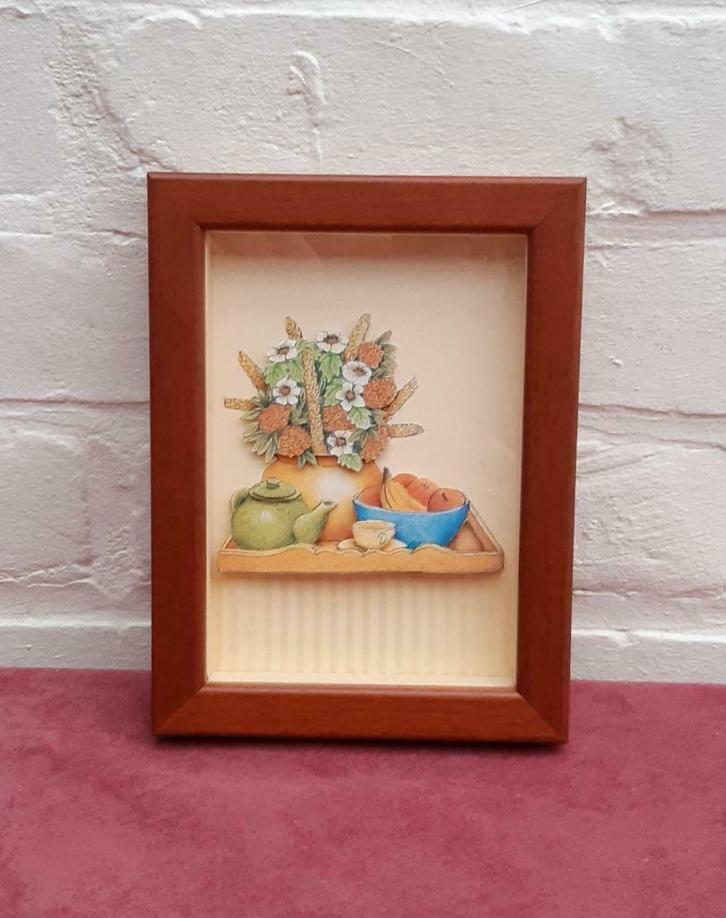 houten kader met 3D stilleven uit papier, Huis en Inrichting, Woonaccessoires | Lijsten, Nieuw, Minder dan 50 cm, Minder dan 50 cm