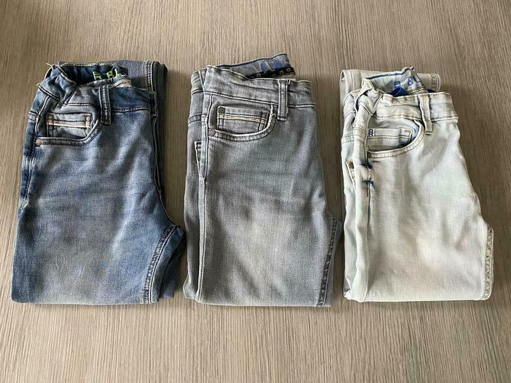 Jeansbroeken (3 stuks) - maat 146, Kinderen en Baby's, Kinderkleding | Maat 146, Zo goed als nieuw, Jongen, Broek, Ophalen of Verzenden