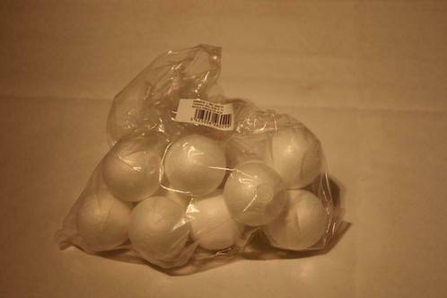 Lot Rayher hobby - Piepschuim bollen in 4 formaten - Nieuw, Hobby en Vrije tijd, Overige Hobby en Vrije tijd, Zo goed als nieuw