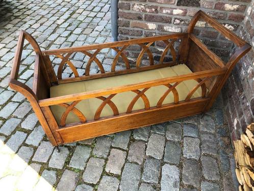 antiek houten kinderbed op wieltjes, Antiek en Kunst, Antiek | Meubels | Bedden, Ophalen