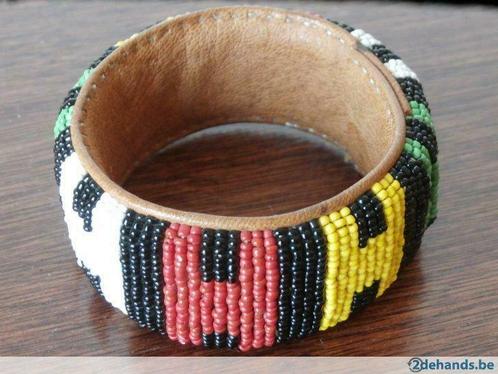 Bracelet africain authentique avec perles, Bijoux, Sacs & Beauté, Bracelets, Utilisé, Autres matériaux, Enlèvement ou Envoi