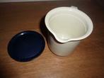 Tupperware schenkkan met deksel, Huis en Inrichting, Ophalen of Verzenden, Gebruikt, Crème, Beker of Kan