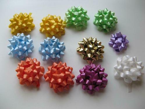 25 noeuds cadeaux neufs de différentes couleurs, Divers, Emballage cadeau, Neuf, Enlèvement ou Envoi