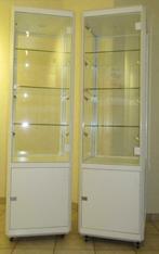 Twee nieuwe identieke vitrinekasten met verlichting., Huis en Inrichting, Kasten | Vitrinekasten, Nieuw, Ophalen