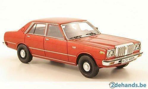 1:43 Neo Datsun 200L Laurel sedan C230 1977 rood, Hobby en Vrije tijd, Modelbouw | Auto's en Voertuigen, Nieuw, Auto, Ophalen of Verzenden