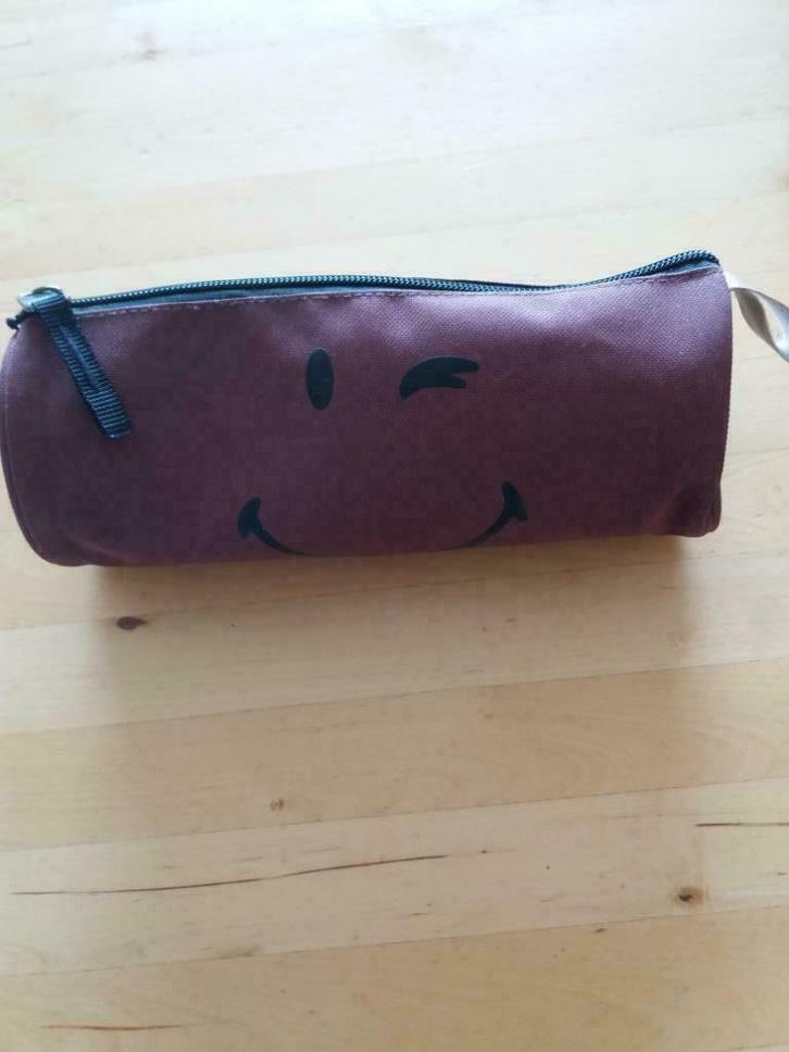 Trousse scolaire smiley, Divers, Fournitures scolaires, Utilisé, Enlèvement ou Envoi
