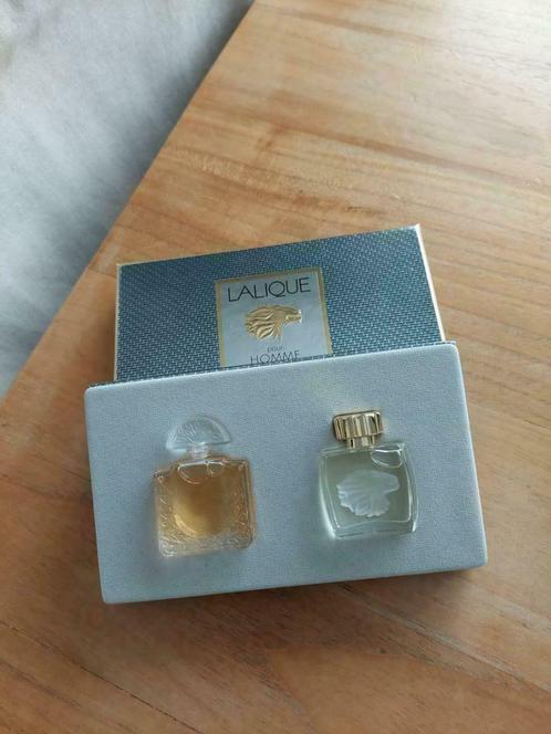 Lalique 2 parfumminiaturen in doosje, Verzamelen, Parfumverzamelingen, Zo goed als nieuw, Miniatuur, Gevuld, Ophalen of Verzenden
