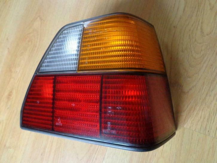 Feu ARR droit d'origine état neuf VW GOLF GTI 2 1984 à 1991, Autos : Pièces & Accessoires, Carrosserie & Tôlerie, Haillon arrière