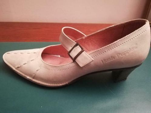 Leder schoenen met fijne afwerking Huch Puppies 39 Ecru, Kleding | Dames, Schoenen, Zo goed als nieuw, Ophalen of Verzenden