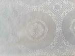 wit-crème borduurdoek lengte 140 cm, motief door I.C.LEIBFRI, Ophalen of Verzenden, Nieuw