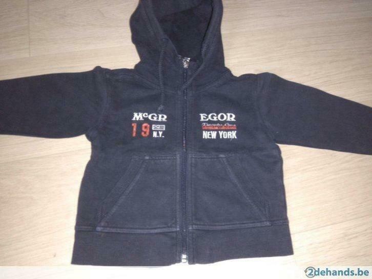 donker blauw vestje McGregor met kap maat 92 in zeer goede s, Kinderen en Baby's, Kinderkleding | Maat 92, Gebruikt, Jongen, Trui of Vest