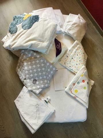 Lot complet literie bébé (12 pièces) beschikbaar voor biedingen