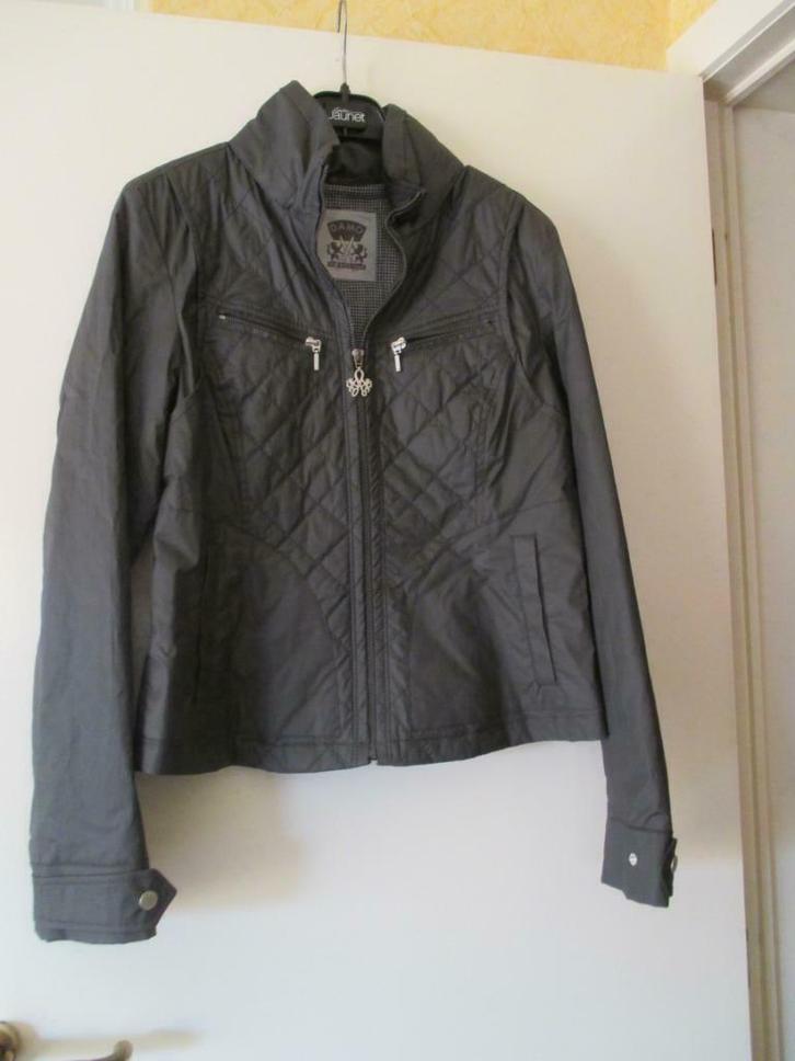 Antracietkleurig jasje Damo maat 40, Kleding | Dames, Jasjes, Kostuums en Pakken, Zo goed als nieuw, Jasje, Maat 38/40 (M), Ophalen of Verzenden