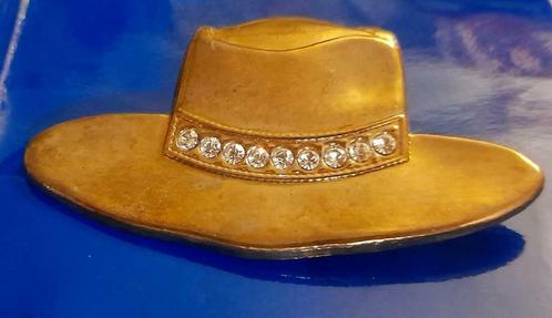 Broche chapeau doré avec strass, Bijoux, Sacs & Beauté, Broches, Avec strass, Enlèvement ou Envoi