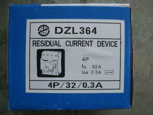 Disjoncteur de courant résiduel 32A 300mA - 4 pôles - Réside, Bricolage & Construction, Électricité & Câbles, Neuf, Interrupteur