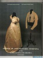 Fondos de indumentaria feminina en el museo nacional de cera, Neuf