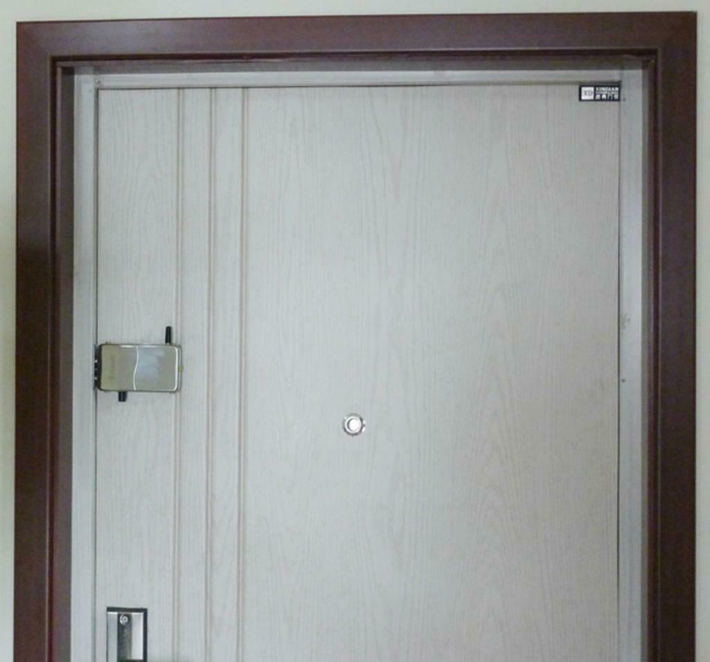Serrure automatique de porte / armoire avec télécommande, Bricolage & Construction, Systèmes d'alarme, Comme neuf, Système complet