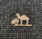 PIN - CAMEL - KAMEEL - CHAMEAU, Verzamelen, Verzenden, Gebruikt, Dier of Natuur, Speldje of Pin