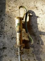 Rustieke handpomp / waterpomp