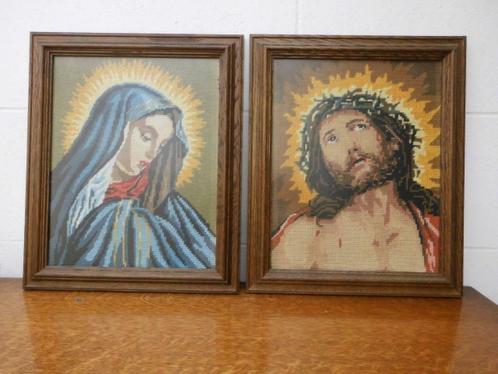 2 kaders met Maria en Christus in kruisjessteek, Antiek en Kunst, Antiek | Religieuze voorwerpen, Ophalen of Verzenden