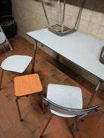 Rétro tafel met 4 stoelen en krukje uit de seventies, 50 tot 100 cm, Formica retro, 100 tot 150 cm, Metaal