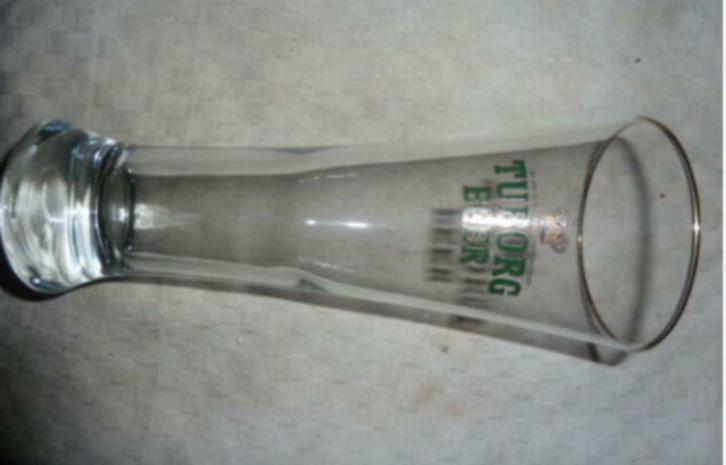 #B bier glas TUBORG BEER Grote fluit groen logo gouden rand, Collections, Verres & Petits Verres, Neuf, Verre à bière, Enlèvement ou Envoi
