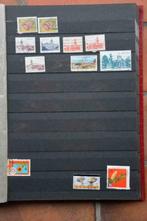 Album 800 timbres années 60-70, Timbres & Monnaies, Sans enveloppe, Album pour timbres, Affranchi, Enlèvement ou Envoi