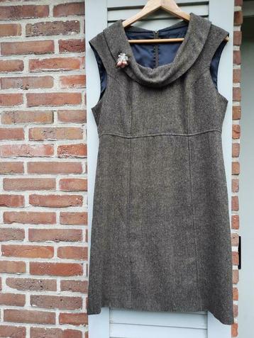 Elegant, warm, wollen bruin winterkleedje, maat 40