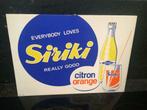 SIRIKI limonades- MUNCK PILS - DE GOMME reclamebord karton, Collections, Panneau, Plaque ou Plaquette publicitaire, Autres marques