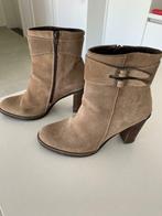 Halve botjes in beige nubuck, Ophalen of Verzenden, Zo goed als nieuw, Beige