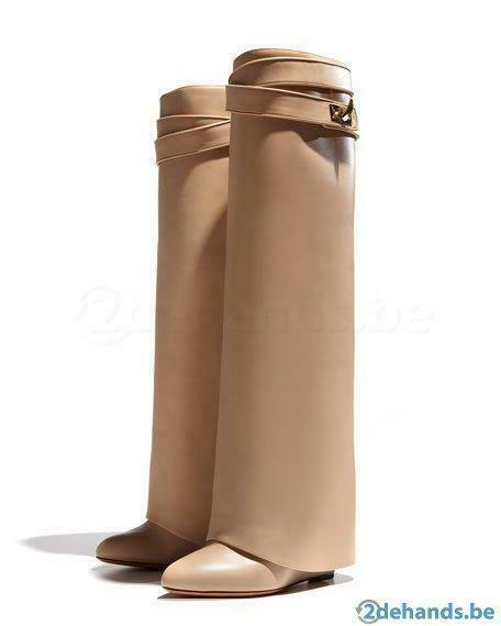 Laarzen Givenchy Shark Boots, Kleding | Dames, Schoenen, Nieuw, Hoge laarzen, Bruin, Ophalen of Verzenden