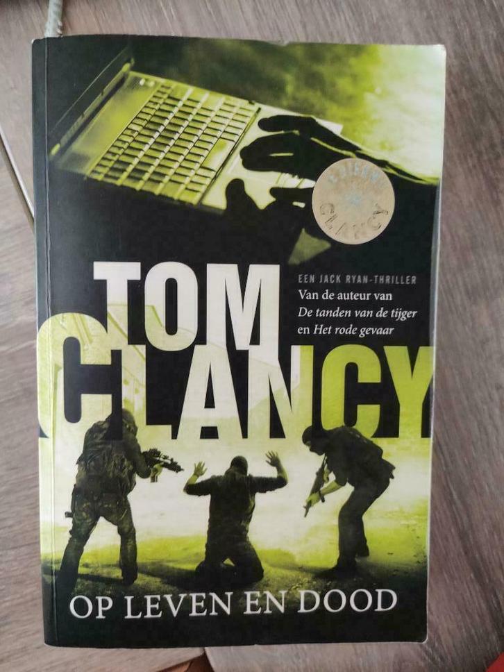Tom Clancy - op leven en dood, Boeken, Romans, Zo goed als nieuw, Amerika, Ophalen of Verzenden