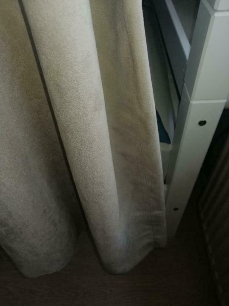 Stijlvolle verduisterende gordijnen met ringen, Huis en Inrichting, Stoffering | Gordijnen en Lamellen, Zo goed als nieuw, Beige